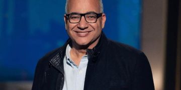 بعد أزمته الأخيرة.. بيومي فؤاد يعلن غلق حساباته