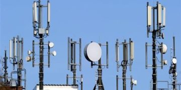 الحكومة توافق على 29 طلب لإقامة أبراج تقوية لشبكات التليفون المحمول