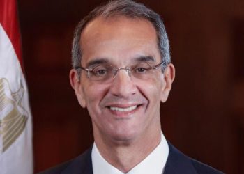 وزير الاتصالات يغادر إلى صربيا لبحث تعزيز التعاون المشترك