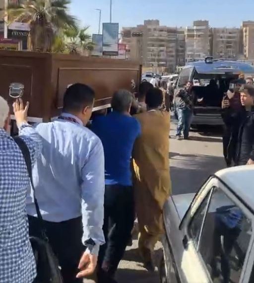 غياب نجوم الفن.. خروج جثمان الفنان عادل الفار من مسجد القوات المسلحة