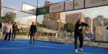 البنك الأهلي المصري يفتتح أول ملعب بادل عائم في مصر وأفريقيا