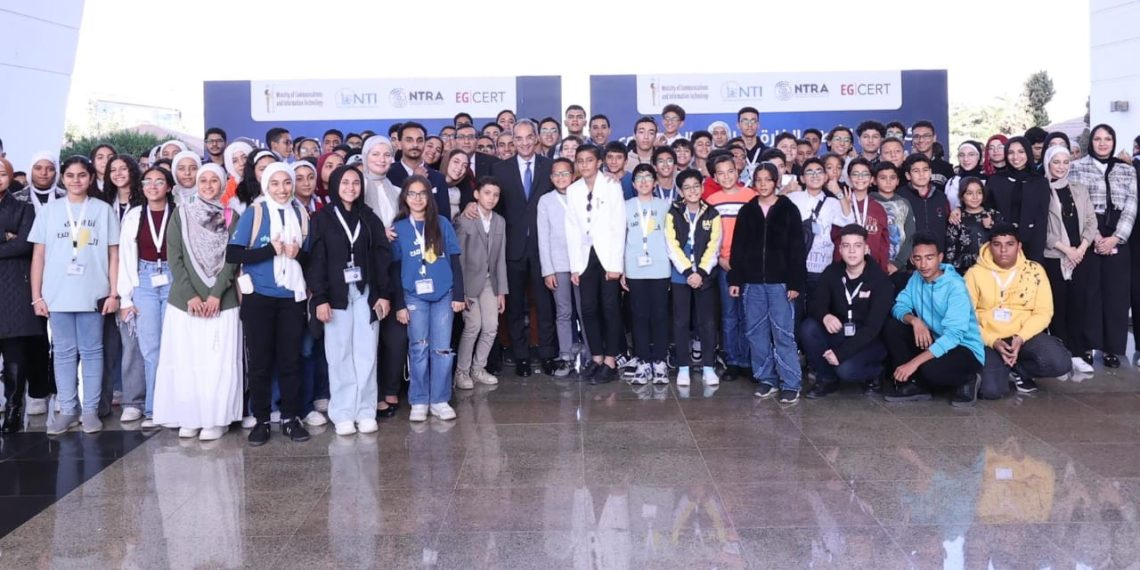 وزير الاتصالات يشهد حفل تخريج الدفعة الأولى من أكاديمية الأمن السيبراني