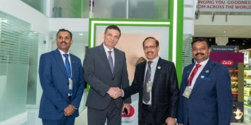 نشاط مكثف لوزير الزراعة في أبوظبي