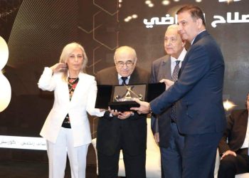 مؤتمر “الناس والبنوك” يكرم علاء فاروق وزير الزراعة لخبرته وإنجازاته المصرفية على مدار 40 عاما