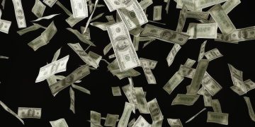 الدولار يواصل الصعود فى بداية تعاملات البنوك اليوم