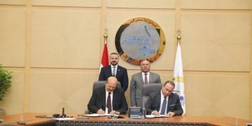 وزير النقل يشهد توقيع عقد لإنشاء أول مشروع لتخريد السفن بميناء دمياط