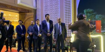 بالصور..بدء عزاء والد الدكتور محمد فاروق وخال رجل الأعمال أيمن عباس