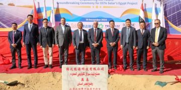 رئيس اقتصادية قناة السويس يضع حجر الأساس لمصنع “إيليت سولار” الصيني