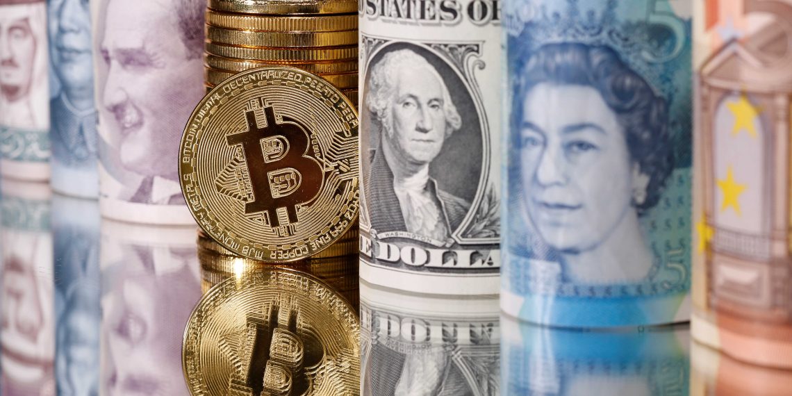 عملة بيتكوين الرقمية تتخطى حاجز 100 ألف دولار لأول مرة