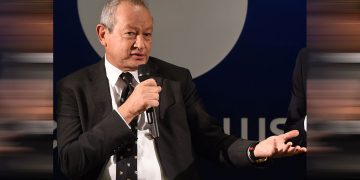 نجيب ساويرس يكشف خطة مبتكرة لإيجاد حل لأزمة اللاجئين من الشرق الأوسط