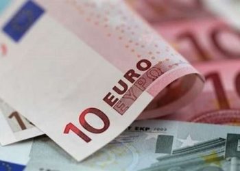 سعر اليورو أمام الجنيه اليوم الاثنين