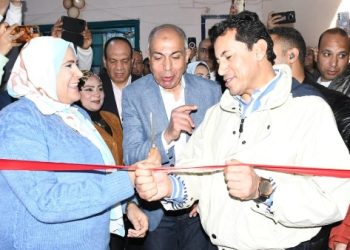وزير الشباب والرياضة ومحافظ المنيا يتفقدان مركز شباب المدينة