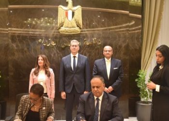 «البترول» توقع اتفاقية مع «الأمريكية للتجارة» لخفض انبعاثات الميثان