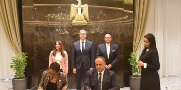 «البترول» توقع اتفاقية مع «الأمريكية للتجارة» لخفض انبعاثات الميثان