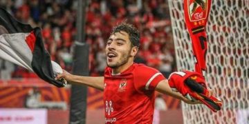 حال ضمه مجانًا من الأهلي..بيراميدز يعرض على أكرم توفيق مليون دولار سنويًا