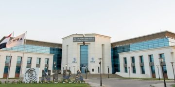 تنظيم الاتصالات يوجه بتسهيل خدمات المحافظ الإلكترونية لذوي الهمم