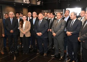 كامل الوزير يتفقد 4 مصانع لتنمية المناطق الصناعية بالعاشر من رمضان