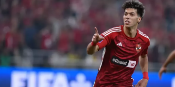 استخراج تأشيرة لـ إمام عاشور استعدادا للسفر مع بعثة الأهلي لجنوب إفريقيا