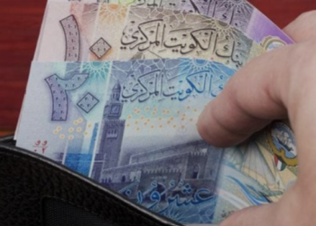 لأول مرة منذ 9 أشهر.. الدينار الكويتي يتخطى الـ 165 جنيهًا