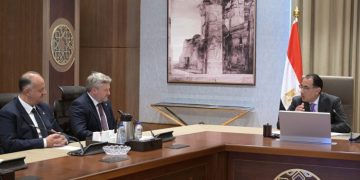 رئيس الوزراء يلتقي الرئيس التنفيذي لشركة “بريتش بتروليم” البريطانية