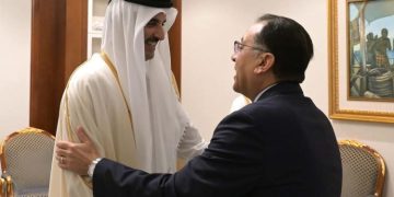 أمير دولة قطر يستقبل رئيس الوزراء على هامش منتدى الدوحة 2024