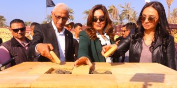 وزيرتا التضامن والتنمية المحلية تضعان حجر أساس إنشاء سوق مركزي وأرض معارض بمدينة العريش