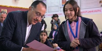 رئيس الوزراء يتابع انتظام العملية التعليمية بمدرسة بورسعيد الثانوية بنات