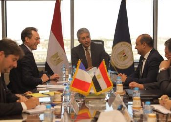 وزير السياحة والآثار يبحث مع سفير فرنسا تعزيز التعاون بين البلدين