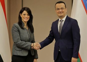 مصر وأوزبكستان توقّعان 6 وثائق تعاون في مجالات الآثار والصحة والبيئة والتعليم