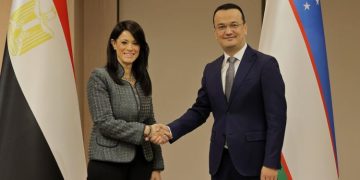 مصر وأوزبكستان توقّعان 6 وثائق تعاون في مجالات الآثار والصحة والبيئة والتعليم