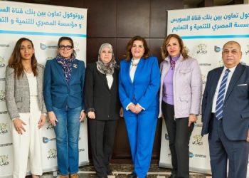 لفك كرب 26 سيدة غارمة..بنك قناة السويس يوقع بروتوكول تعاون مع مؤسسة المصري للتنمية والتعليم