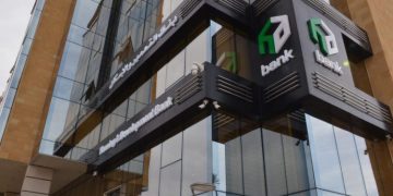 بنك التعمير والإسكان يحصد الجائزة الذهبية للتمويل الأخضر في COP29 بأذربيجان