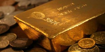 تهديدات ترامب تدفع الذهب للتراجع مع ارتفاع الدولار