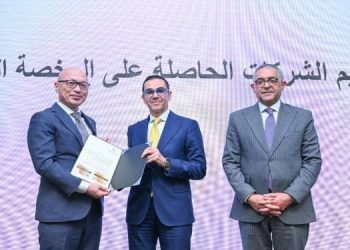 مصر تُسلم 9 رخص ذهبية جديدة لعدد من المشروعات الاستثمارية الاستراتيجية