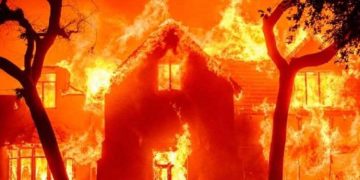 “واشنطن بوست”: شركات الكهرباء في مرمى نيران اتهامات إشعال حرائق كاليفورنيا