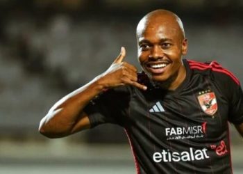 غياب بيرسي تاو عن قائمة الأهلي لمباراة سموحة