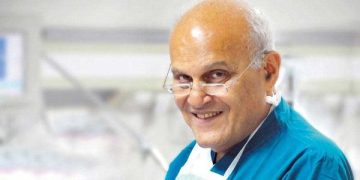 إطلاق اسم الدكتور مجدي يعقوب على صالة كبار الزوار بمطار أسوان