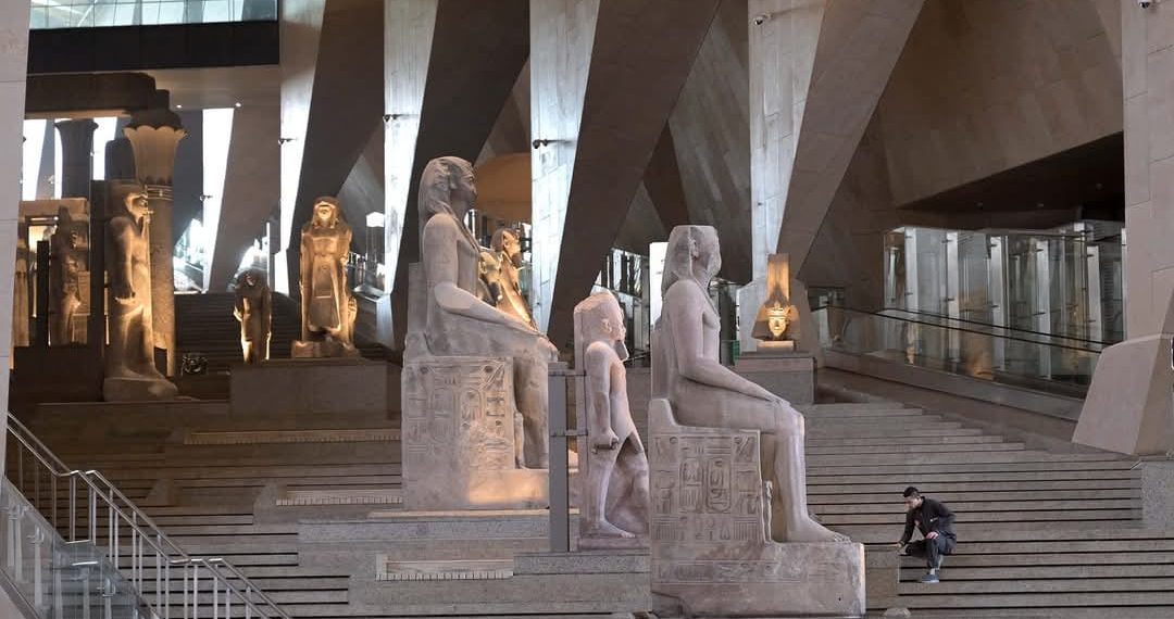 رئيس الوزراء يتفقد اللمسات النهائية لمشروع المتحف المصري الكبير والمنطقة المحيطة