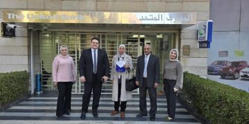 «الساعة الذهبية».. المصرف المتحد يُهدي شهادة المليونير لصاحب أول معاملة بنكية في 2025