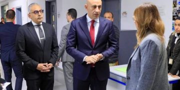 بعد “المشاجرة الشهيرة”.. وزير التعليم في زيارة مفاجئة للمدرسة الخاصة الدولية