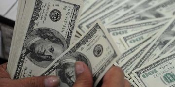 سعر الدولار مقابل الجنيه المصري اليوم الإثنين في البنوك