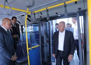 وزير الصناعة والنقل يتفقد محطات المرحلة الأولى من مشروع الأتوبيس الترددي BRT