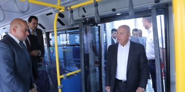 وزير الصناعة والنقل يتفقد محطات المرحلة الأولى من مشروع الأتوبيس الترددي BRT
