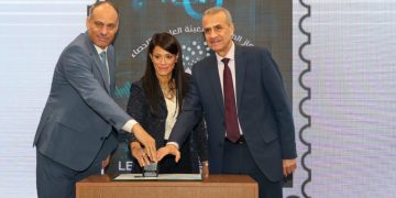 “البريد المصري” يصدر طابعاً تذكارياً بمناسبة”اليوم العالمي للإحصاء”