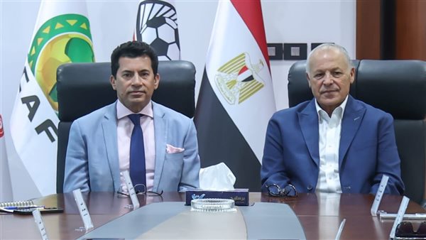 وزير الرياضة يبحث مع اتحاد الكرة خطط تطوير كرة القدم المصرية