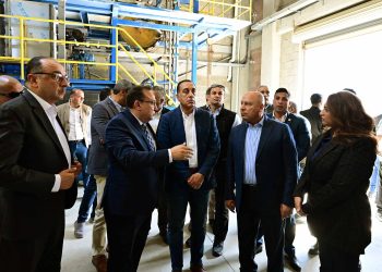 بطاقة إنتاج تصل إلى 60 مليون قفاز طبي سنويًا: رئيس الوزراء يفتتح مصنع “سيناي للمستلزمات الطبية”