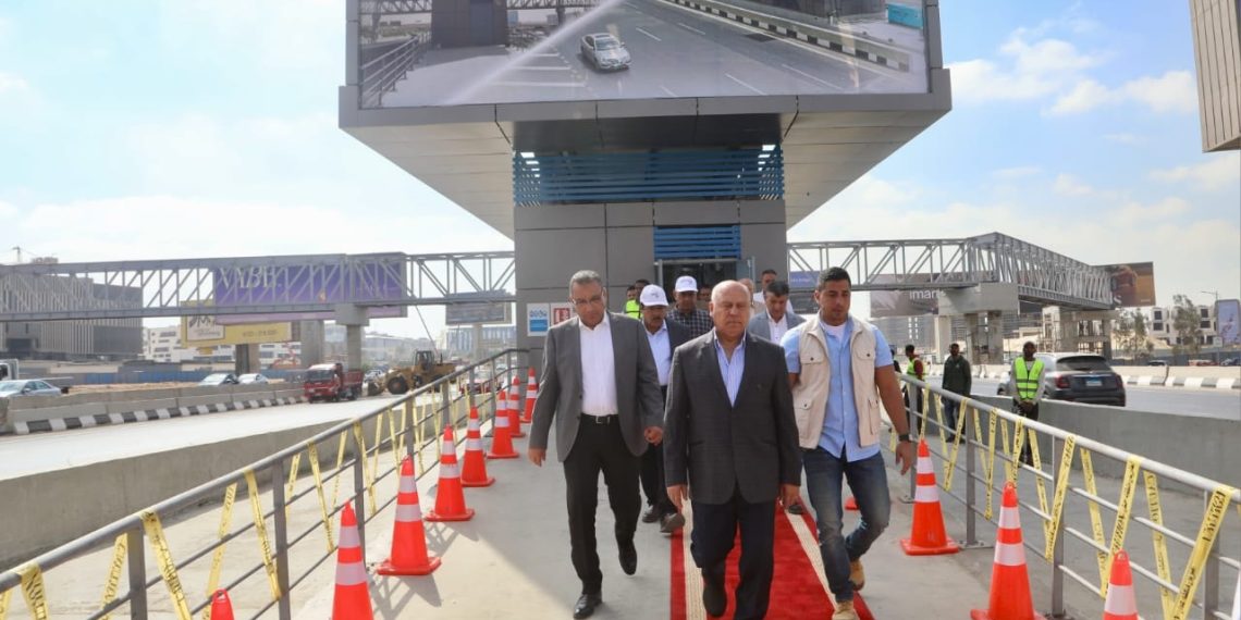 كامل الوزير يتفقد الطريق الدائري ومحاور الوصول إلى المتحف المصري الكبير استعدادًا للافتتاح العالمي