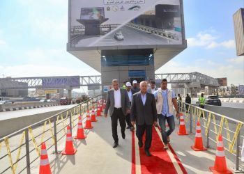 كامل الوزير يتفقد الطريق الدائري ومحاور الوصول إلى المتحف المصري الكبير استعدادًا للافتتاح العالمي