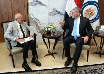 وزير البترول يبحث مع المهندس نجيب ساويرس لبحث تعزيز الاستثمارات في قطاع التعدين و التنقيب عن الذهب