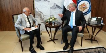 وزير البترول يبحث مع المهندس نجيب ساويرس لبحث تعزيز الاستثمارات في قطاع التعدين و التنقيب عن الذهب